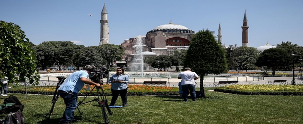 yerli ve yabancı medya mensupları Ayasofya’ya yoğun ilgi