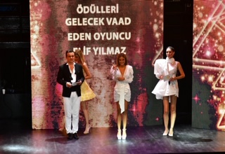 ELİF YILMAZ YILIN GELECEK VADEDEN OYUNCUSU SEÇİLDİ!