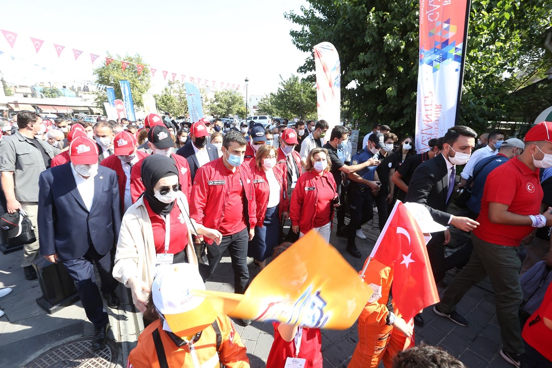 TÜRK YILDIZLARI GAZİANTEP SEMALARINI SÜSLEDİ