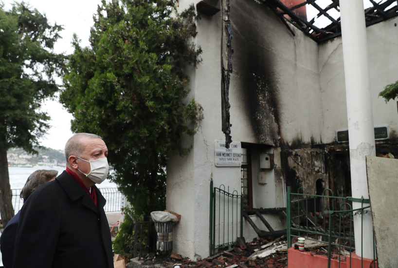 Cumhurbaşkanı Erdoğan, tarihî Vaniköy Camii’nde incelemelerde bulundu