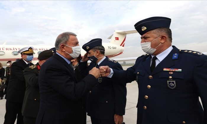 Millî Savunma Bakanı Hulusi Akar, Ege Ordusu Komutanlığını Ziyaret Etti