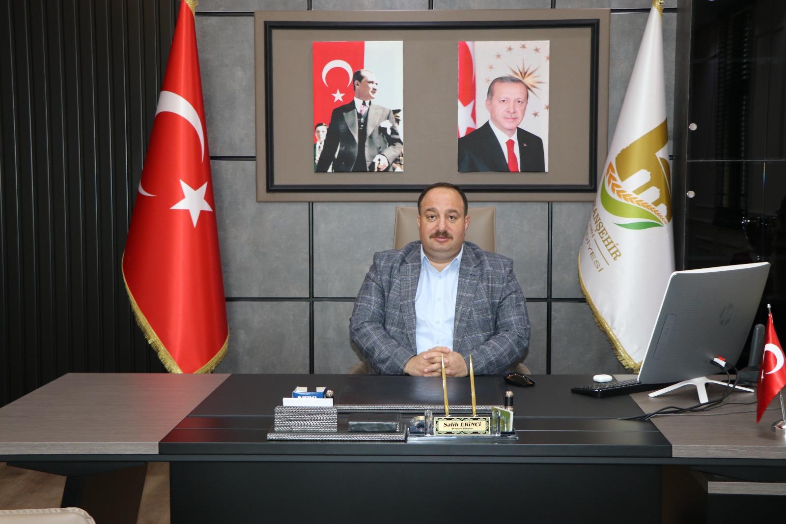 Viranşehir Belediye Başkanı Salih Ekinci `den 23 Nisan Mesajı