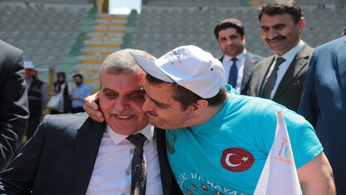 BAŞKAN BEYAZGÜL TEKERLEKLİ SANDALYE KULLANARAK EMPATİ YAPTI