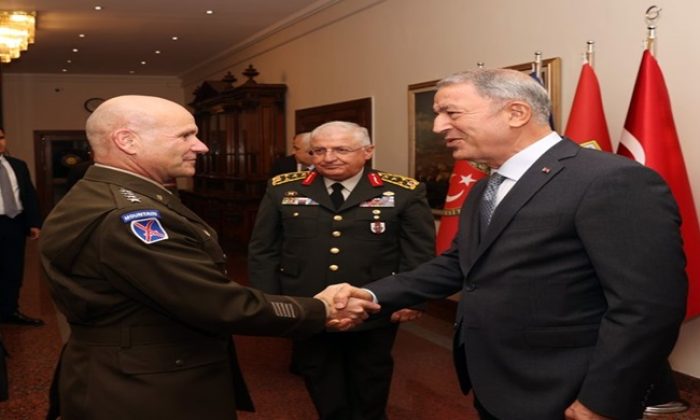 Millî Savunma Bakanı Hulusi Akar, NATO Avrupa Müttefik Yüksek Komutanı (SACEUR) Org. Christopher G. Cavoli’yi Kabul Etti