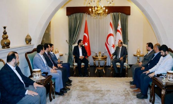 Cumhurbaşkanı Ersin Tatar, Uluslararası Müslüman Alimler Dayanışma Derneği (UMAD) Gençlik Komisyon Başkanı Abdülaziz Kıranşal ve beraberindeki heyeti kabul etti