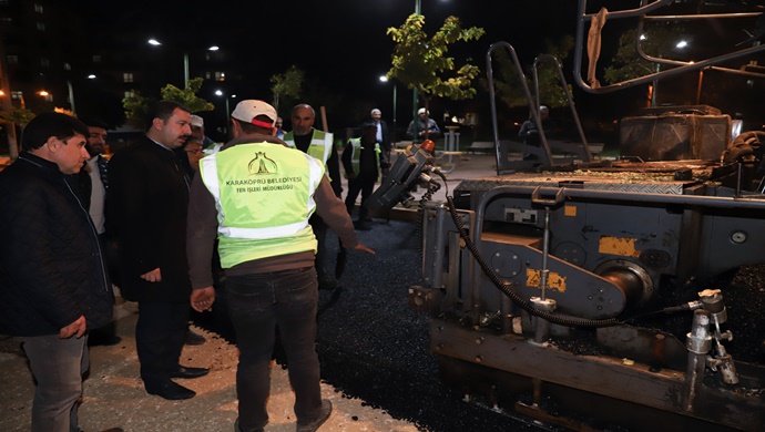 KARAKÖPRÜ’DE ASFALTLAMA ÇALIŞMALARINDA GECE MESAİSİ