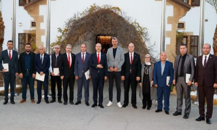 Cumhurbaşkanlığı Halk Konseyi’nin oluşumuna yönelik üçüncü toplantı gerçekleştirildi. Cumhurbaşkanı Tatar   “Tek ses, tek yürek ve bir bütün olarak hareket etmek önemli”