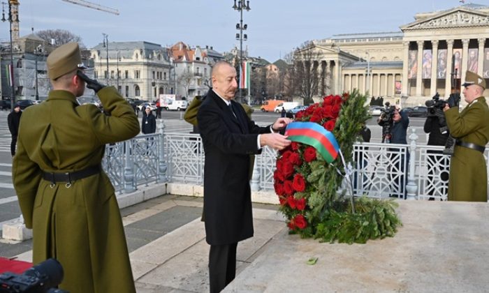 İlham Əliyev Budapeştdə naməlum əsgərin məzarını ziyarət edib