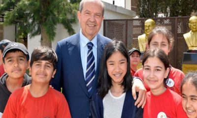 Cumhurbaşkanı Ersin Tatar, Trafik Haftası dolayısıyla Şht. Tuncer İlkokulu öğrenci ile Cumhurbaşkanlığı bahçesinde bir araya geldi
