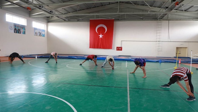 BAŞKAN ÖZYAVUZ: HER ZAMAN GENÇLİĞİN YANINDAYIZ