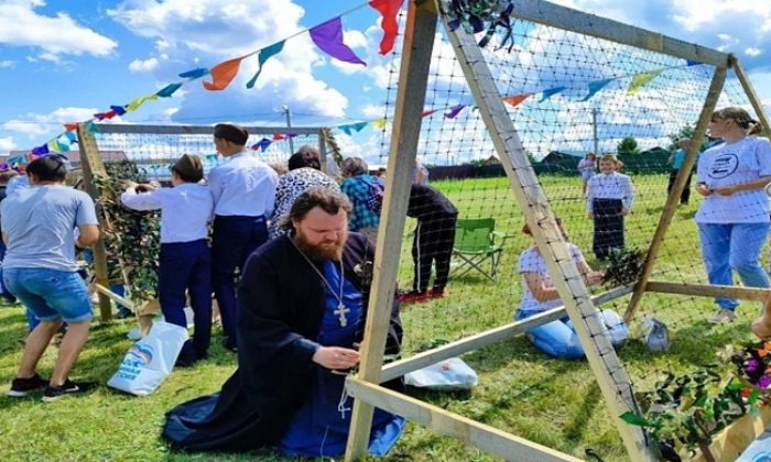 Mordovya’da “Birleşik Rusya Kadın Hareketi”, “Kendimizi terk etmiyoruz!” Özel operasyonuna katılanları desteklemek için bir miting düzenledi.