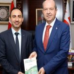 Doç. Dr. Nazım Kaşot, Cumhurbaşkanı Ersin Tatar’a kitap takdim etti