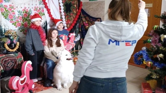 «Молодая Гвардия Единой России» устроила фотосессию для детей из села Кустанаевка Амурской области